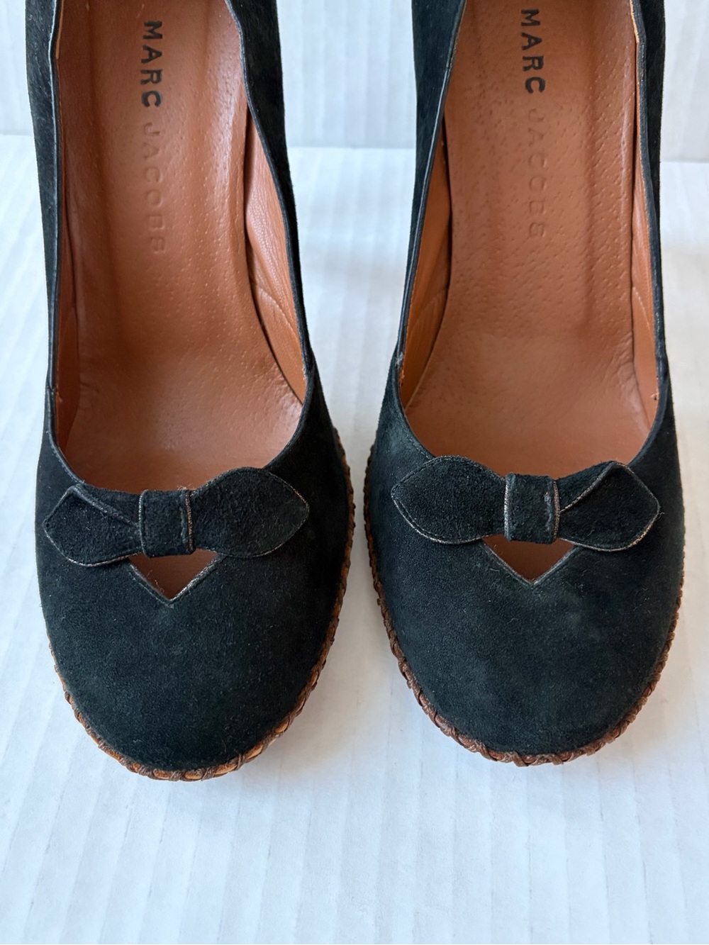 Marc Jacobs Peep Toe Bow Suede Pumps Size 8 - Picture 2 of 8